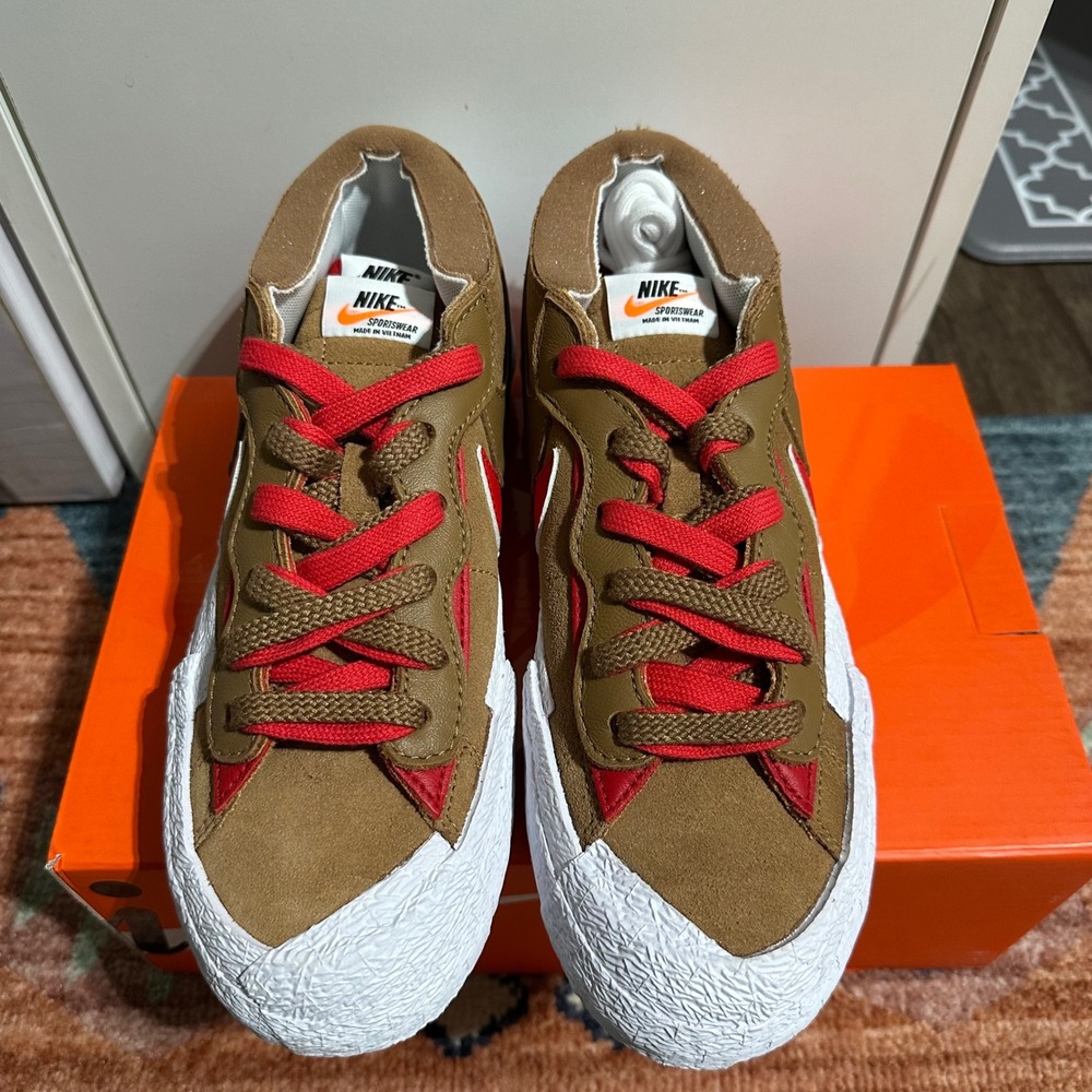 Nike Blazer Low/Sacai LT British Tan/University Red Men's‎ 6.5 Women's 8 - Picture 2 of 8